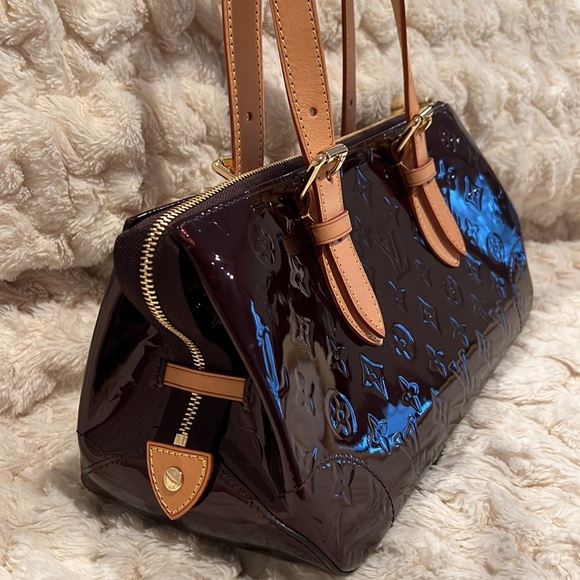 Louis Vuitton Rosewood Avenue Vernis shoulder bag in Stunning Amarante - Picture 5 of 16